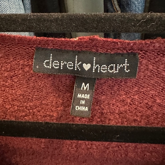 Derek heart burgundy & black v neck hoodie sweater winter casual holiday fall M - Picture 13 of 13